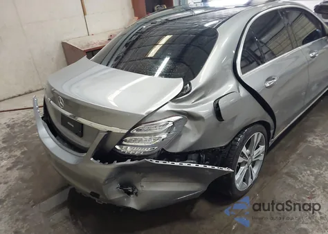 2015 Mercedes-Benz C 300 Luxury/Sport из США, поврежденный, VIN 55SWF4JB2FU046325